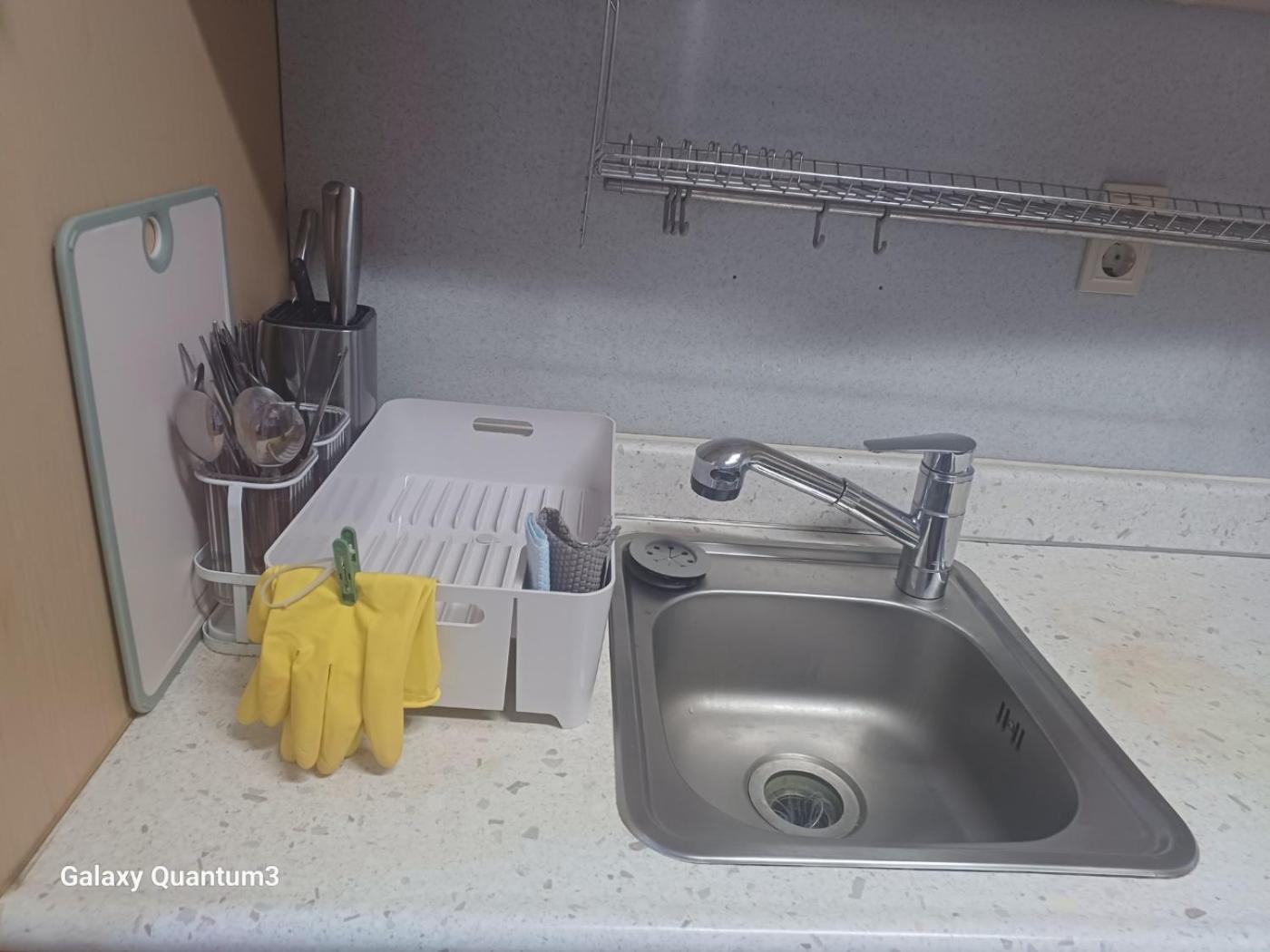 Hongdae Guesthouse2 1min From Hongik Uni Station Exit #1 Seul